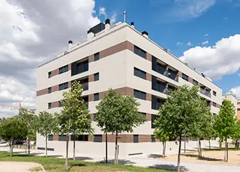 Edificio de 80 viviendas con garajes, trasteros y piscina en Getafe