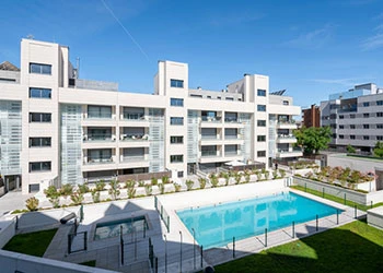 Complejo de 59 viviendas con garaje, trasteros y zonas comunes en Madrid