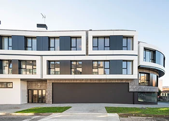 Edificio de 21 viviendas con garaje, trastero y zonas comunes en Oleiros