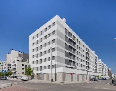 Obra residencial de viviendas VPPA y locales comerciales en El Cañaveral en Madrid